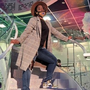 Meet your Posher, Anchor